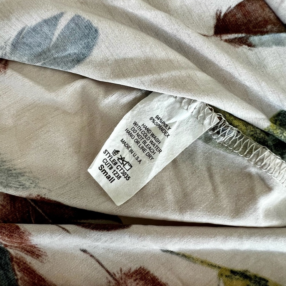 Multicolor Feather Pattern Top - Picture 4 of 4